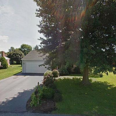 275 Woodchuck Dr, Ephrata, PA 17522