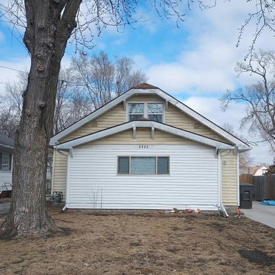 2442 E Grand Ave, Des Moines, IA 50317