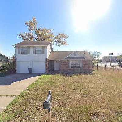 3300 Centennial Rd, Forest Hill, TX 76119