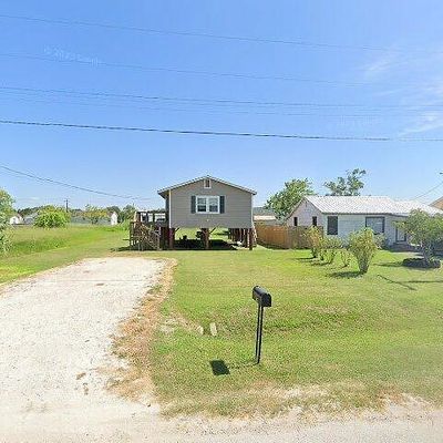 413 W Main St, Sinton, TX 78387