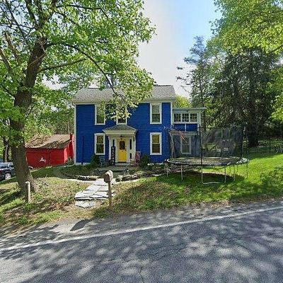 698 N Abington Rd, Waverly Township, PA 18411