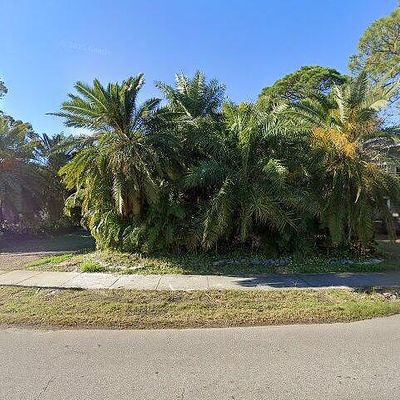 715 Riverside Dr, Tarpon Springs, FL 34689