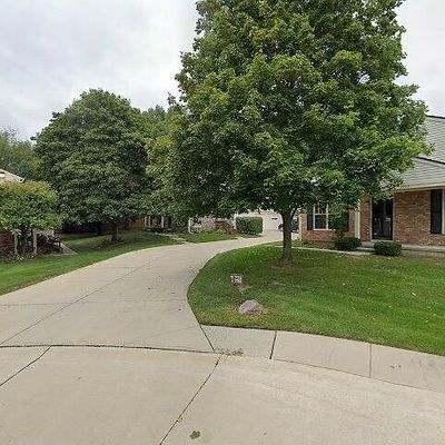 7769 Lake Ridge Dr, Waterford, MI 48327