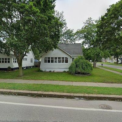 942 Lincoln Ave, Holland, MI 49423