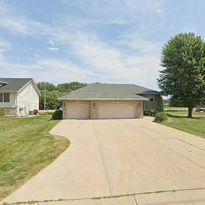 852 Sterling Ave, Worthington, MN 56187