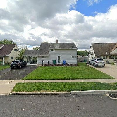 104 Red Cedar Dr, Levittown, PA 19055