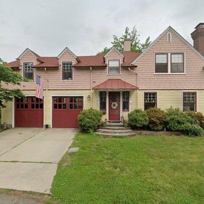 16 Carriage House Ln, Riverton, NJ 08077