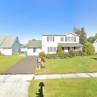 16 Mayflower Rd, Levittown, PA 19056