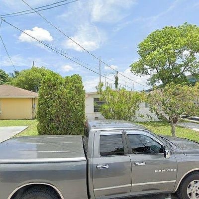 2187 W 6 Th Ct, Hialeah, FL 33010