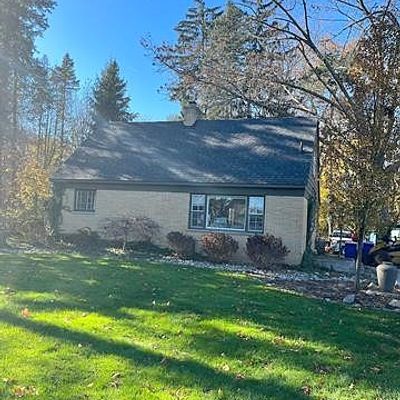 2927 Orange Grove Rd, Waterford, MI 48329