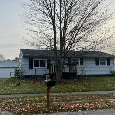 301 Donna Dr, Lowell, MI 49331