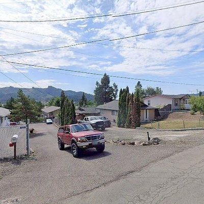 348 E Sixth Ave, Sutherlin, OR 97479