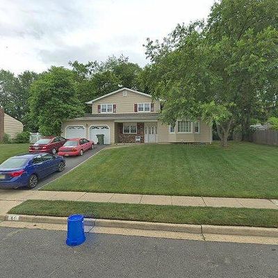 41 Oakwood Dr, Parlin, NJ 08859