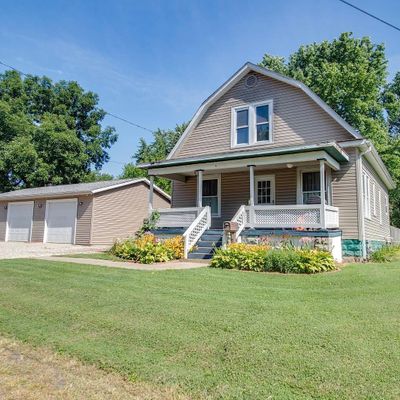 418 E Elm St, Carlinville, IL 62626