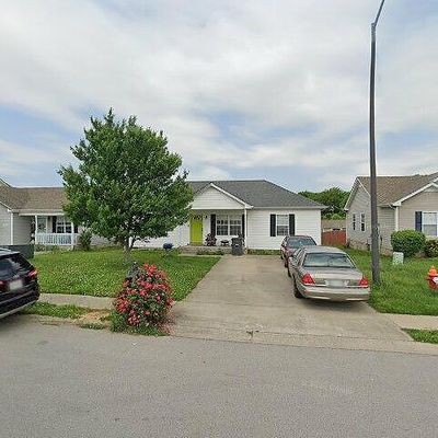 559 Oakmont Dr, Clarksville, TN 37042