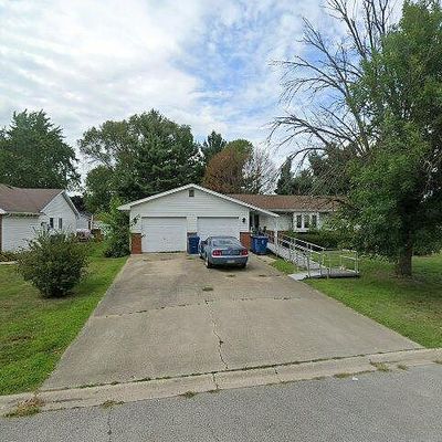 802 E Rosewood St, Watseka, IL 60970