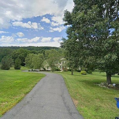 10 Hidden Meadow Dr, Easton, PA 18042