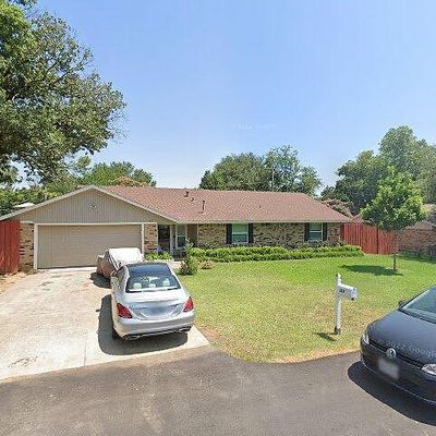 107 N Clearwater Dr, Lewisville, TX 75077