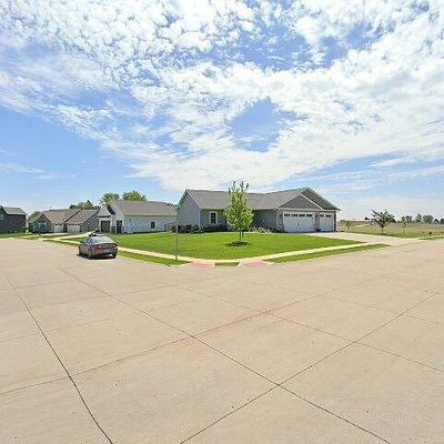 128 Parkview Dr, Eldridge, IA 52748