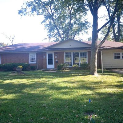 142 Cresthaven Dr, Belleville, IL 62221