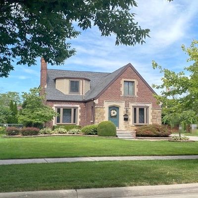 1424 Hawthorne Rd, Grosse Pointe Woods, MI 48236