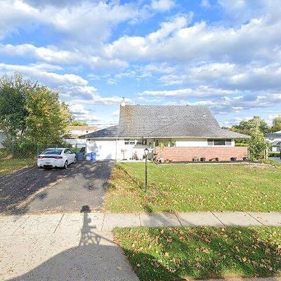 144 Highland Park Dr, Levittown, PA 19056