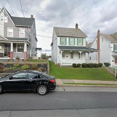 18 W High St, Nazareth, PA 18064