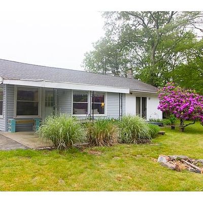 20 John Dr, Jewett City, CT 06351