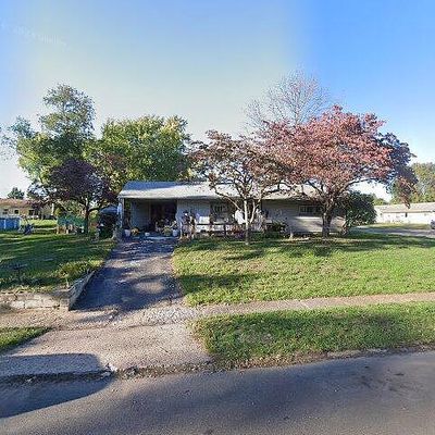 23 Yellowood Dr, Levittown, PA 19057