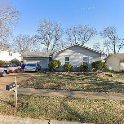 305 Oakfield Dr, Ballwin, MO 63021