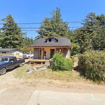 358 Lexington Ave Ne, Bandon, OR 97411