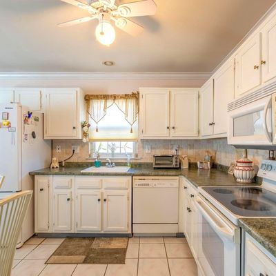 52 Sherwood Pl, Southampton, NJ 08088