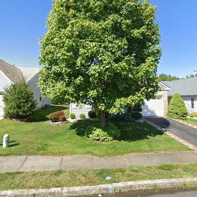 5 Trent Dr, Toms River, NJ 08757