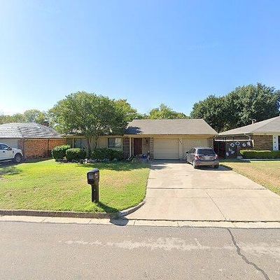 745 Nw Douglas St, Burleson, TX 76028