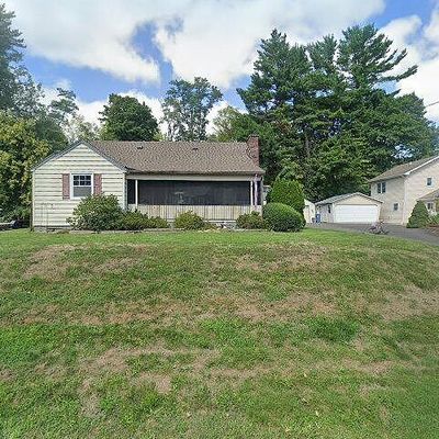 7 Kiltie Dr, New Hope, PA 18938