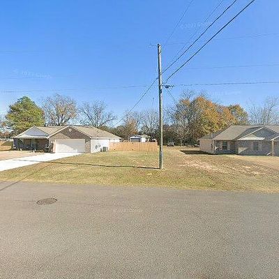 70 Bank Dr, Moundville, AL 35474