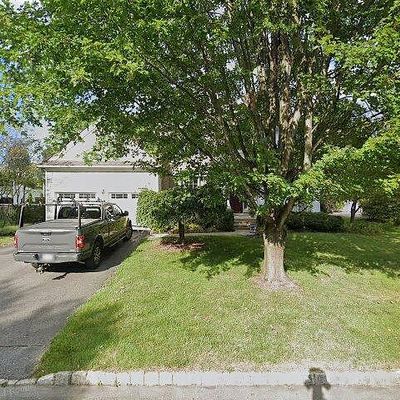 811 Ramblewood Dr, Easton, PA 18040