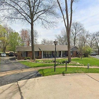 852 Briarfarm Ln, Saint Louis, MO 63122