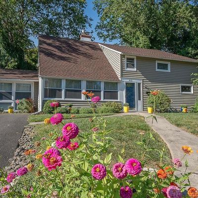 8631 Patton Rd, Glenside, PA 19038