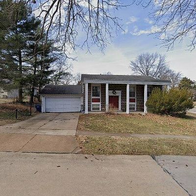 897 Torino Dr, Ballwin, MO 63021