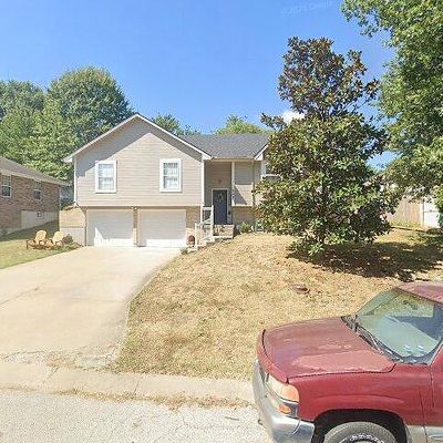 902 Sw Foxtail Dr, Grain Valley, MO 64029