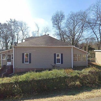 915 Mill St, Dandridge, TN 37725