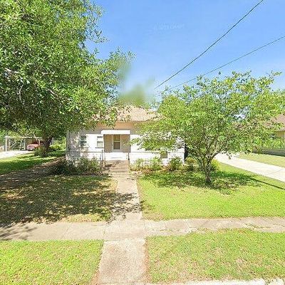 104 S Davis St, West, TX 76691