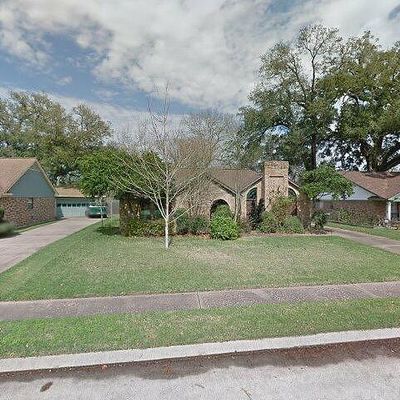 105 Daffodil St, Lake Jackson, TX 77566