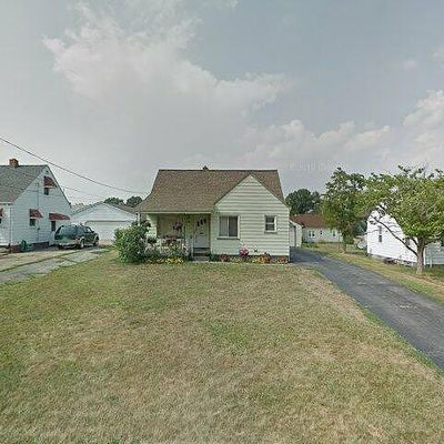 135 Renee Dr, Struthers, OH 44471