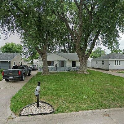 1327 N Cedar Ave, Hastings, NE 68901