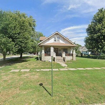 214 Delaware St, Hiawatha, KS 66434