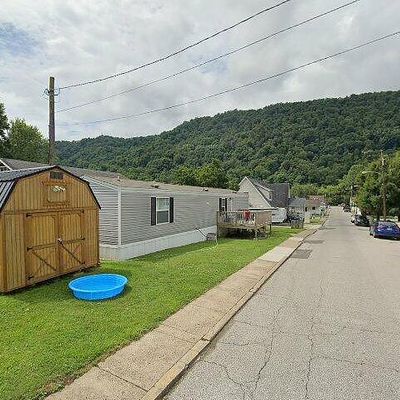 303 3 Rd Ave, Glasgow, WV 25086