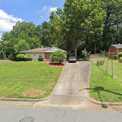 5209 Larkspur Dr, Winston Salem, NC 27105