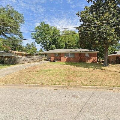 817 Glencrest Ln, Longview, TX 75601